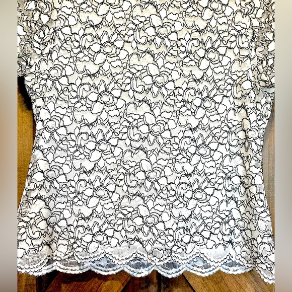 EUC Karl Lagerfeld Black&White Embroidered Lace Layered Top - Picture 10 of 15